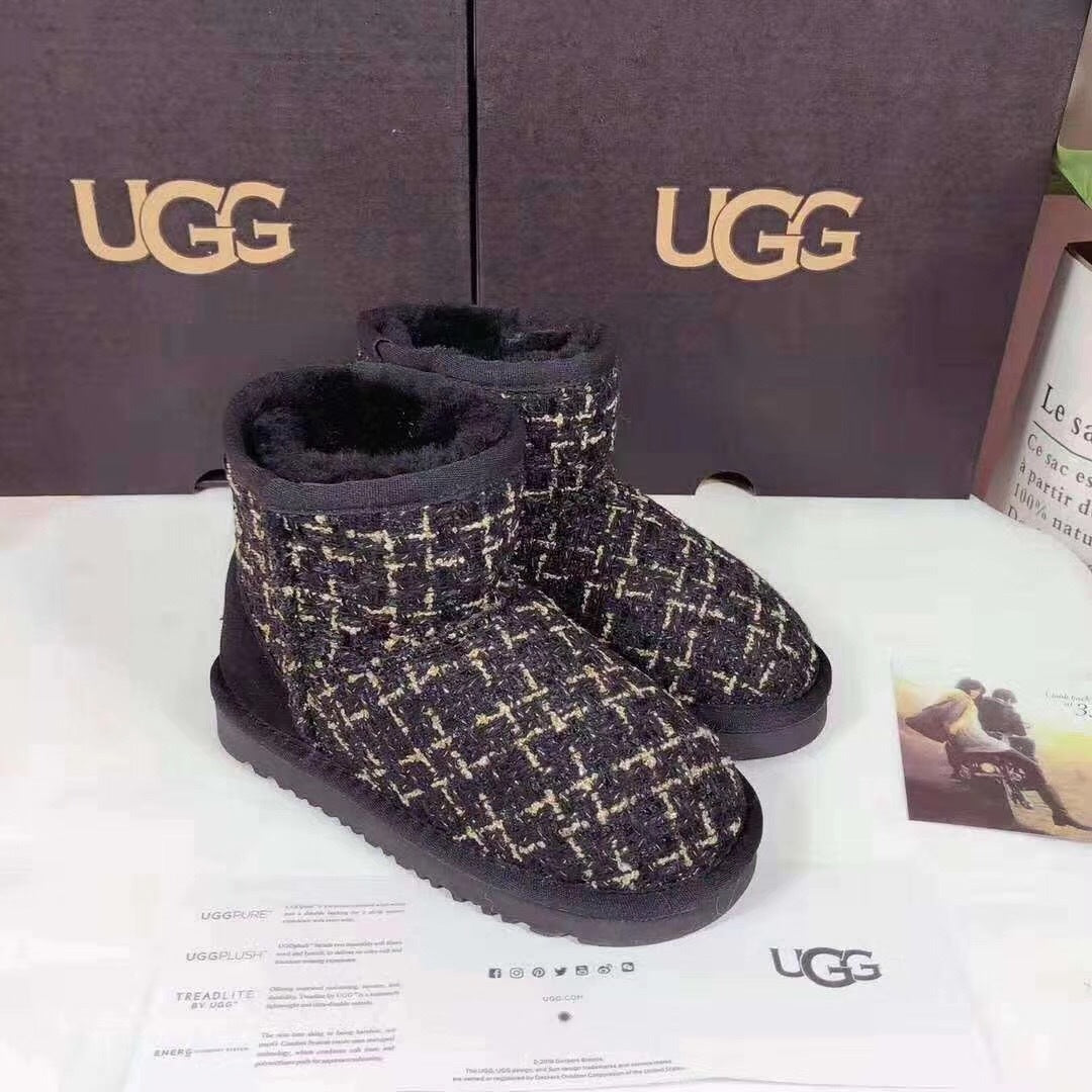 Black Chanel-Style Kids’ Snow Boots – Cozy & Chic