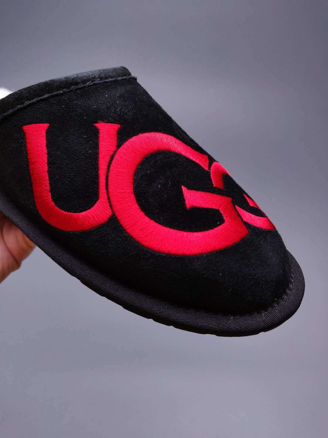Black G-Logo Indoor Slippers – In Stock