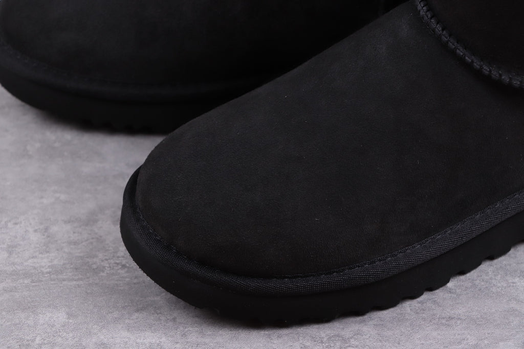 Black Classic Short II Boots 2.0 – In Stock