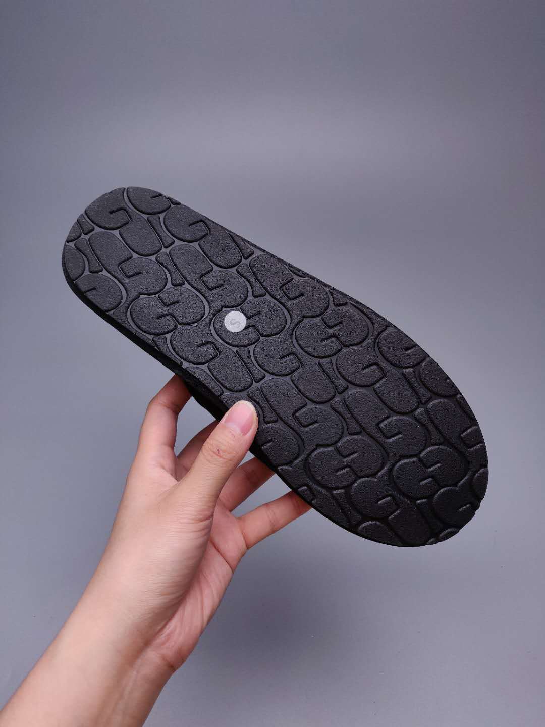 Black G-Logo Indoor Slippers – In Stock