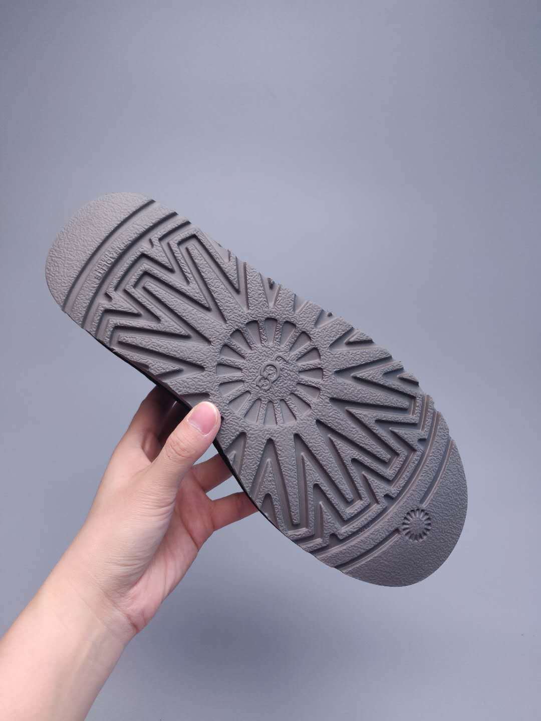 Black Slip-On Low-Top Men’s Sneakers – In Stock