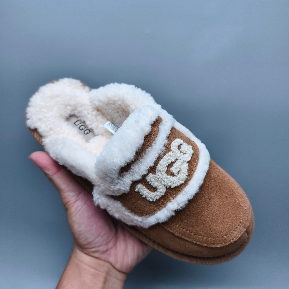 Chestnut Curly Fur Big Logo Casual Slippers – In Stock