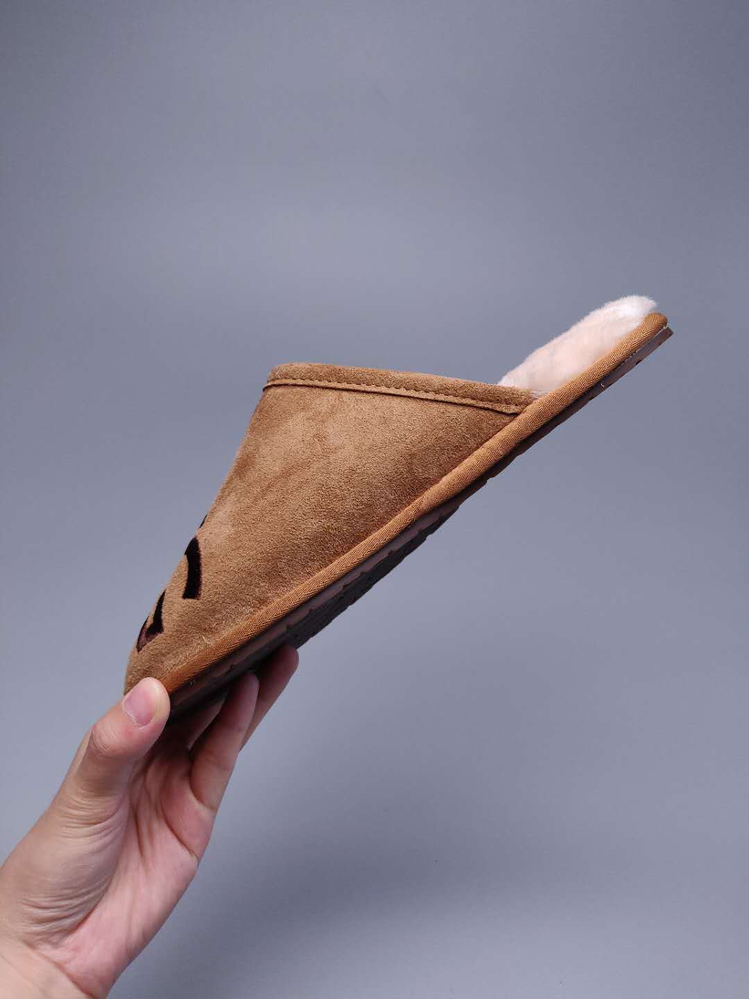 Chestnut G-Logo Indoor Slippers – In Stock