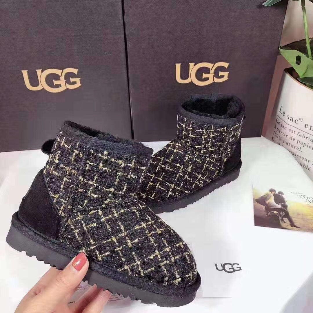 Black Chanel-Style Kids’ Snow Boots – Cozy & Chic
