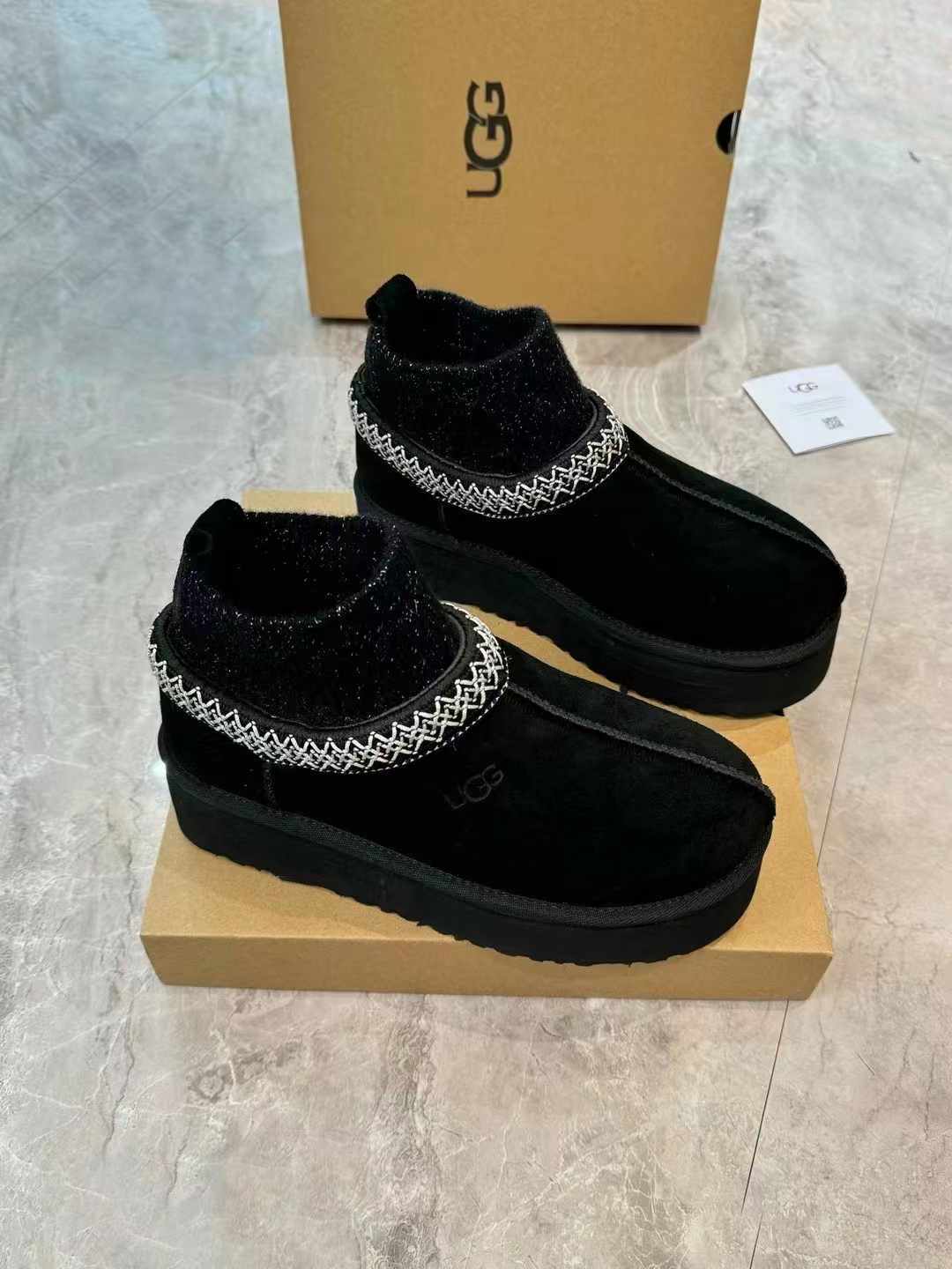 Ethnic-Inspired Snow Boots with Wool Sock Cuff – Fur-Lined