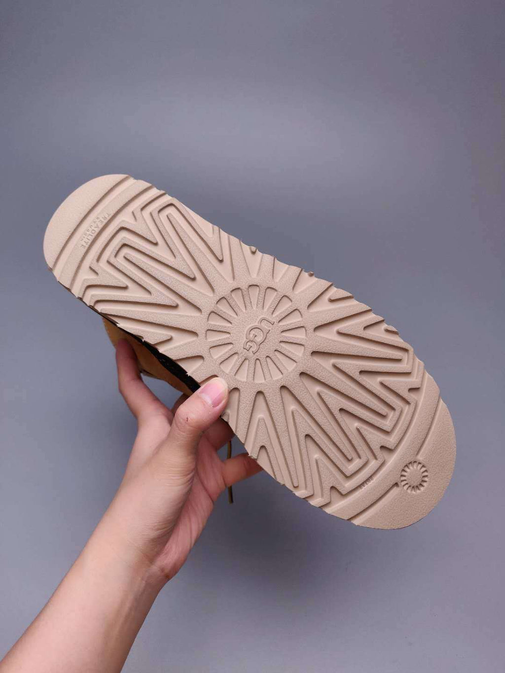 Chestnut Lace-Up Casual Men’s Sneakers – In Stock