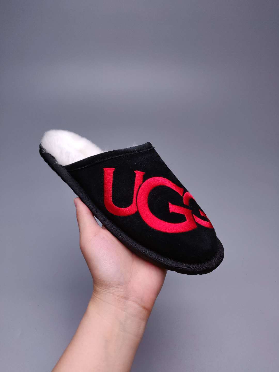 Black G-Logo Indoor Slippers – In Stock