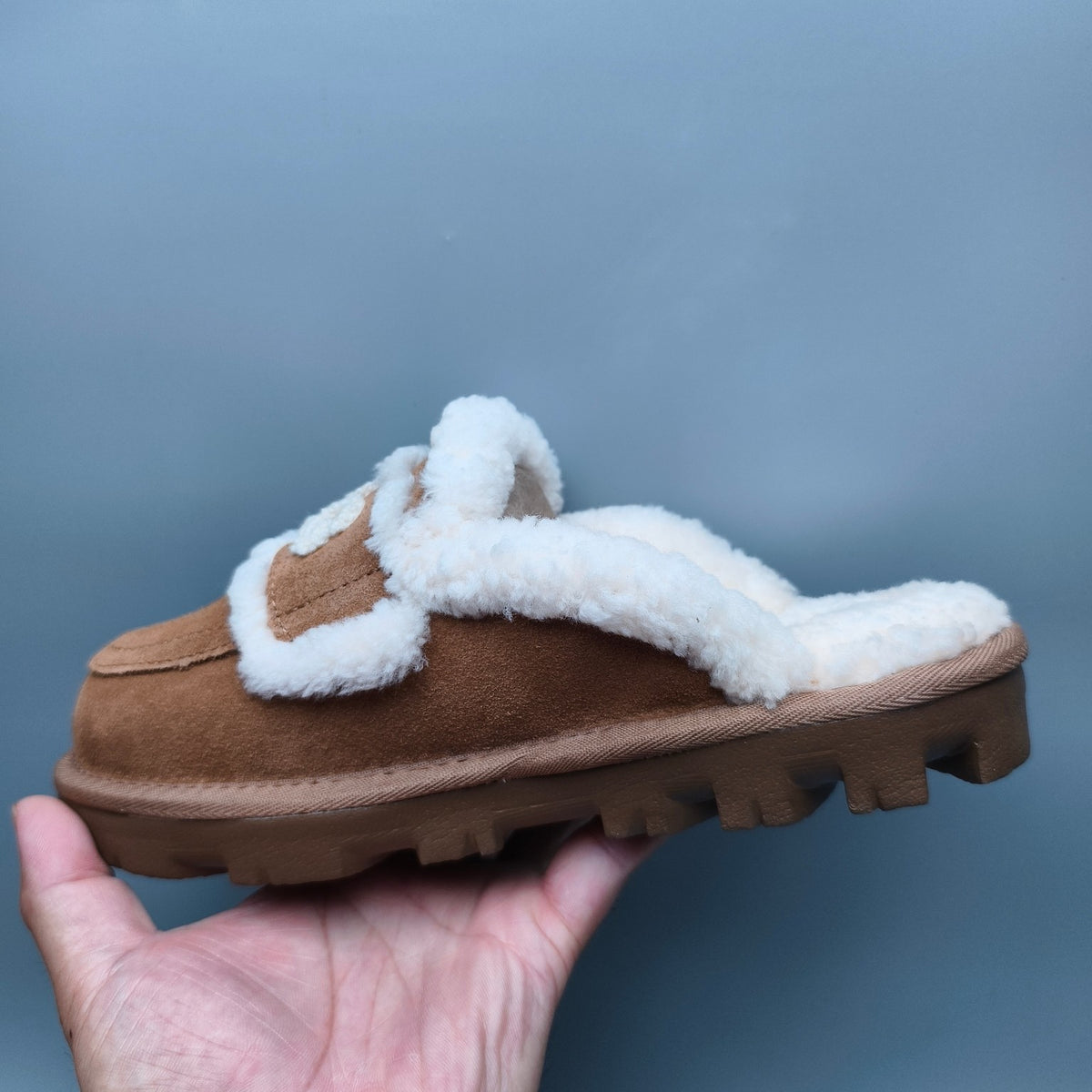Chestnut Curly Fur Big Logo Casual Slippers – In Stock