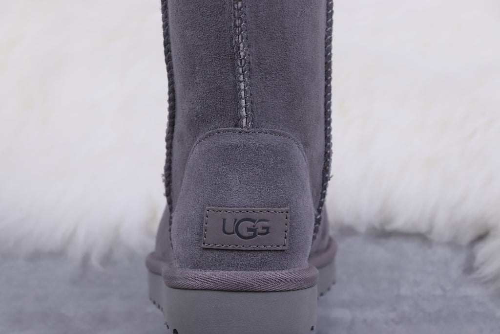 Grey Classic Short II Boots 2.0 – In Stock
