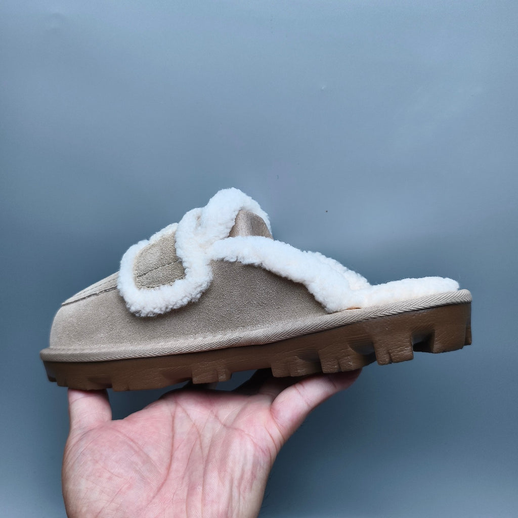 Sand Curly Fur Big Logo Casual Slippers