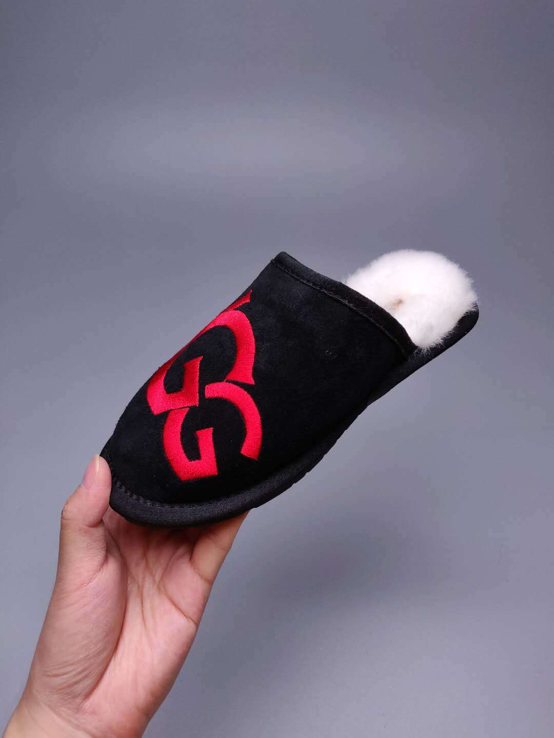 Black G-Logo Indoor Slippers – In Stock