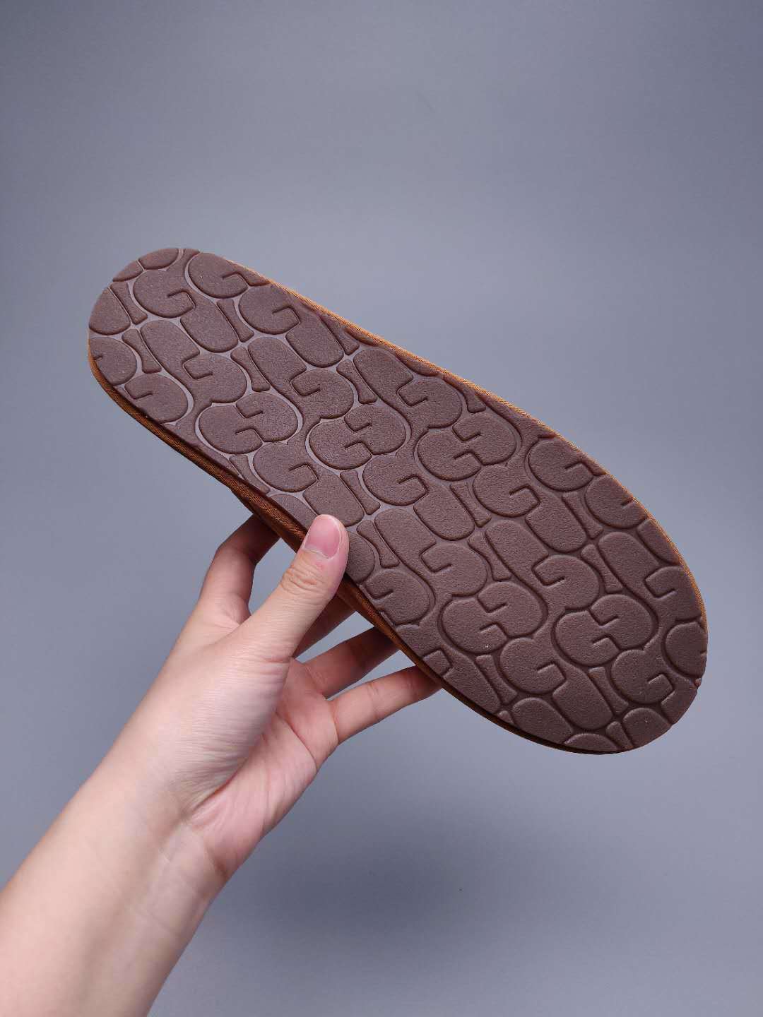 Chestnut G-Logo Indoor Slippers – In Stock