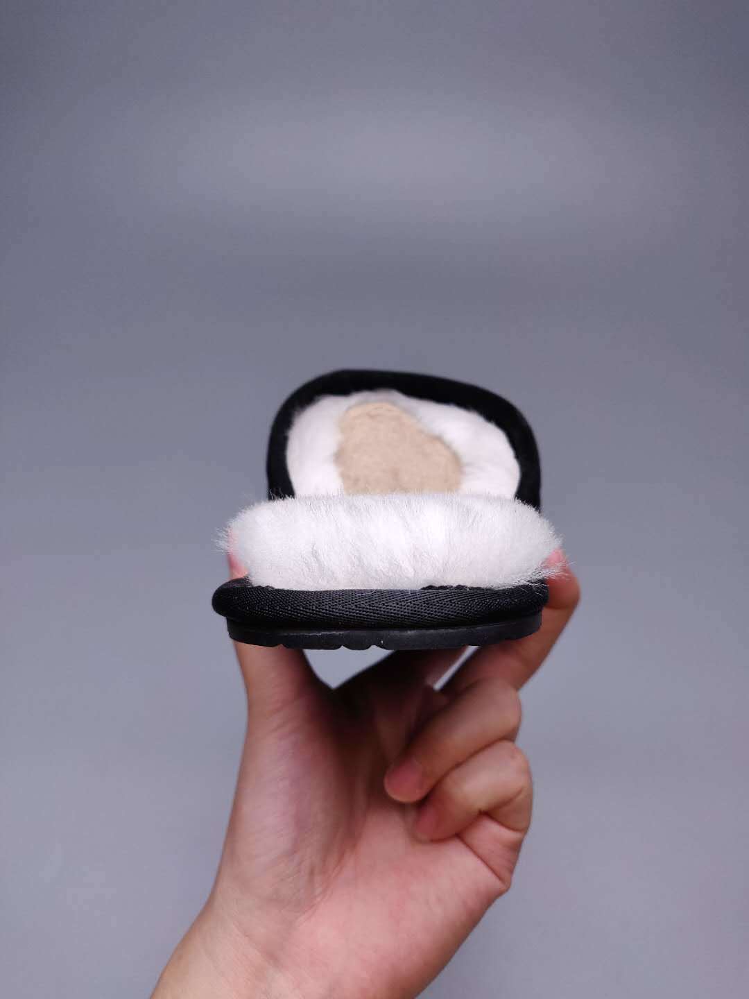 Black G-Logo Indoor Slippers – In Stock