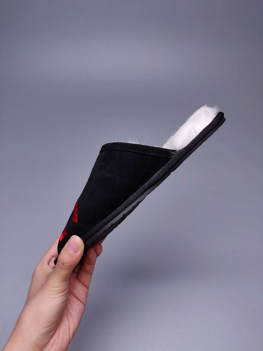Black G-Logo Indoor Slippers – In Stock