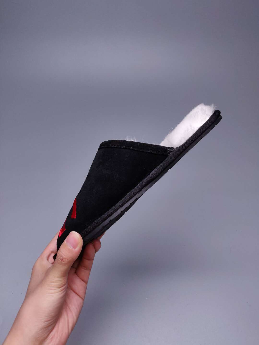 Black G-Logo Indoor Slippers – In Stock