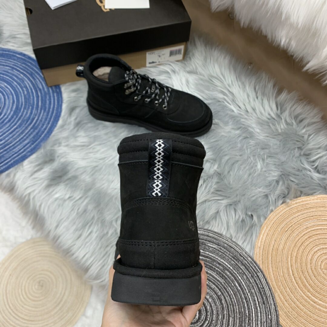 Black Lace-Up Casual Men’s Sneakers – In Stock