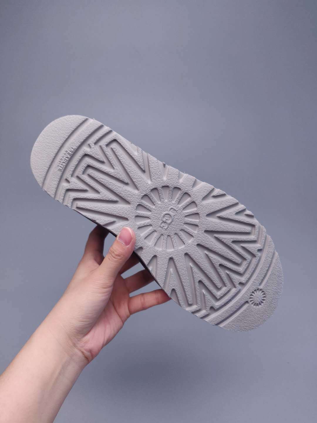 Grey Slip-On Low-Top Men’s Sneakers – In Stock