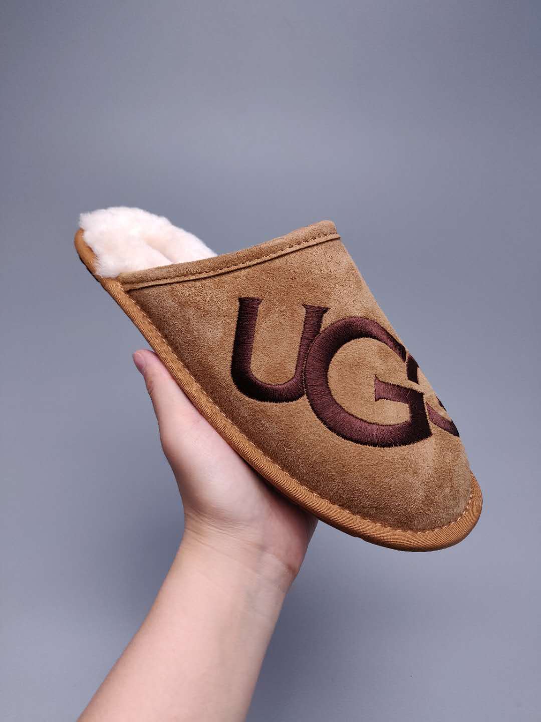 Chestnut G-Logo Indoor Slippers – In Stock