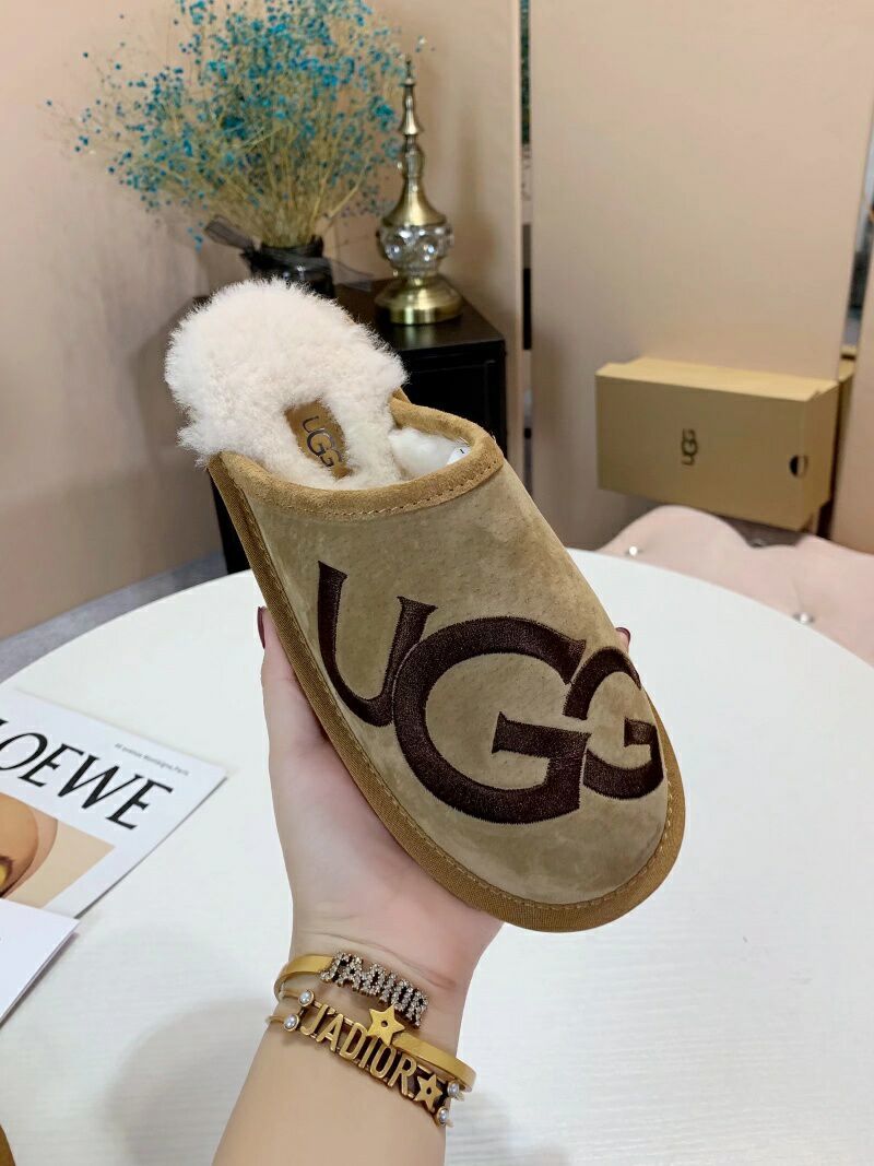 Chestnut G-Logo Indoor Slippers – In Stock