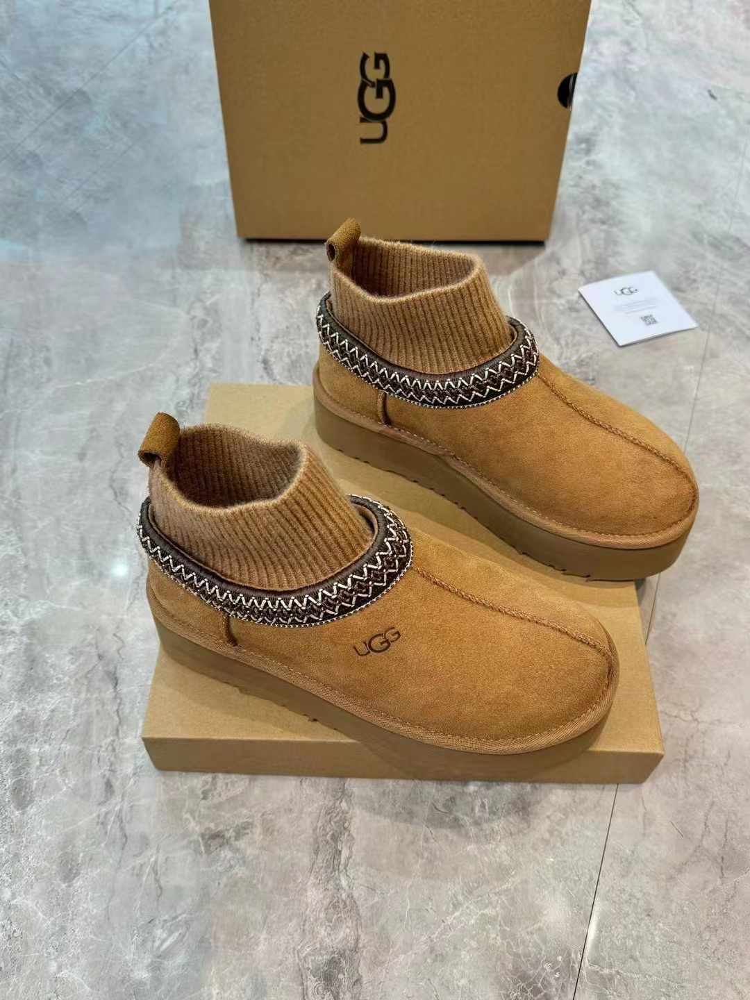 Ethnic-Inspired Snow Boots with Wool Sock Cuff – Fur-Lined